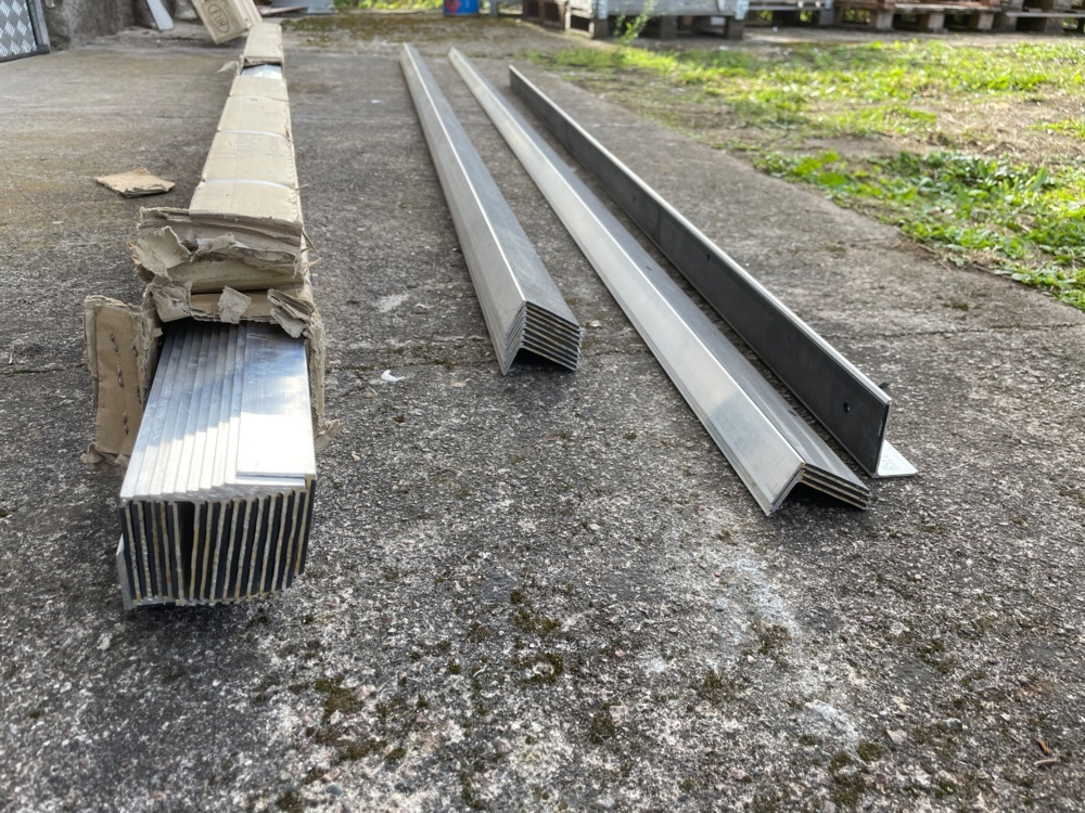 1593472-1 Stair edging
