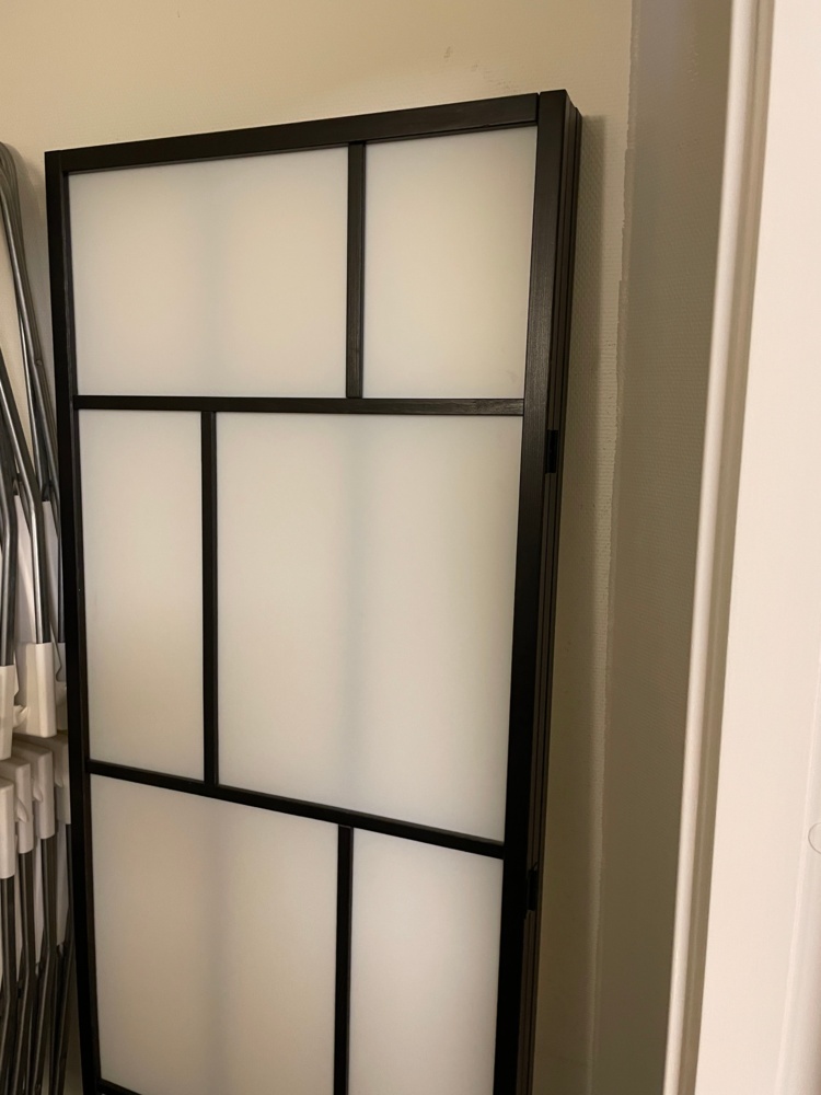 1593478-1 3-part screen wall