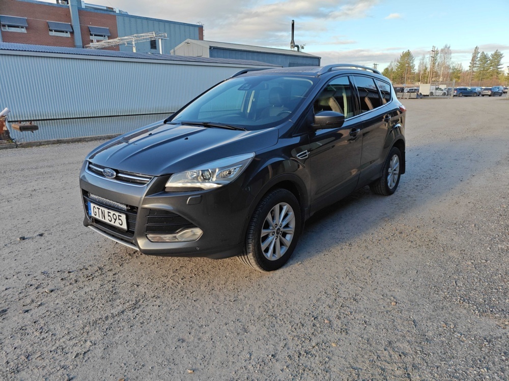 1484601-1 Ford Kuga 2.0 TDCi AWD Powershift -2015