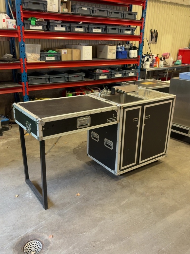 1536123-2 Mobile bar counter with tap and sink - Case