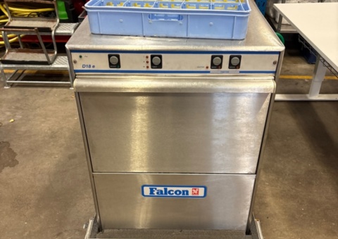 Undercounter dishwasher with Transport case - Falcon D18 e