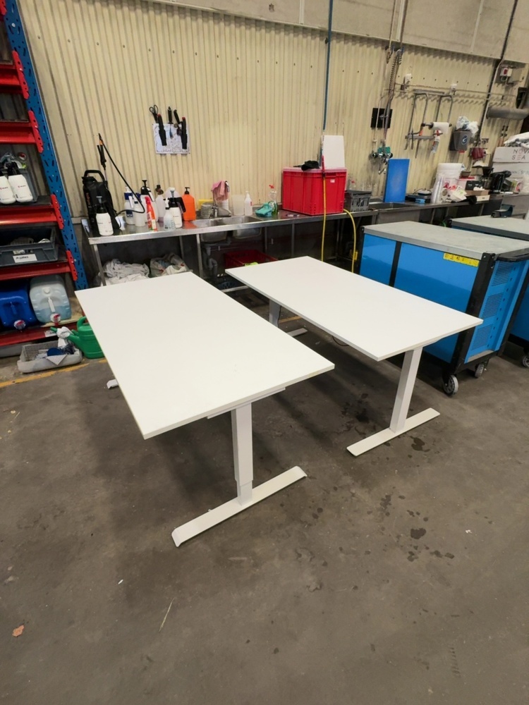 1536126-2 Height-adjustable desks 2 pcs with T-shaped legs