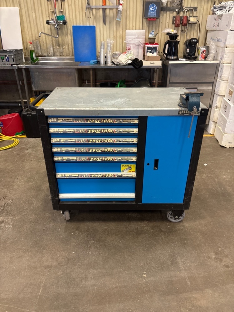 1536127-1 Tool trolley with tools and vice - Proftool