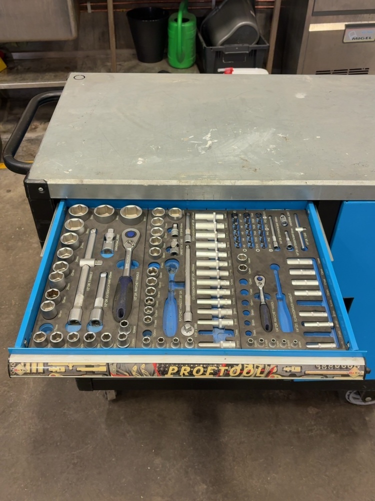 1536127-2 Tool trolley with tools and vice - Proftool