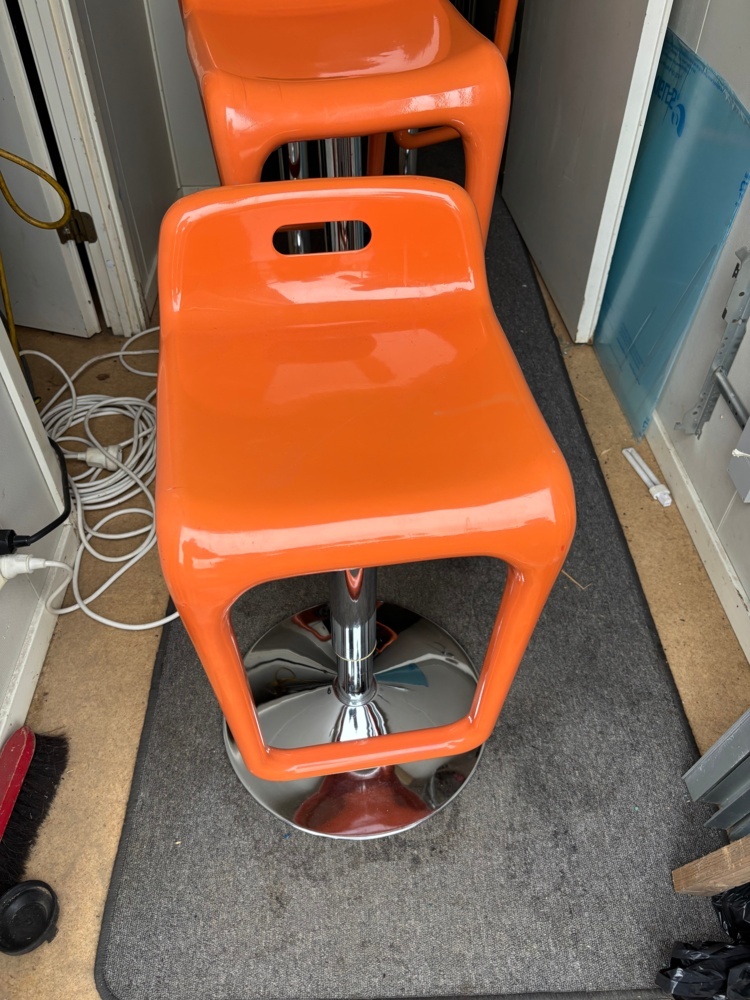 1563544-2 4 barstolar