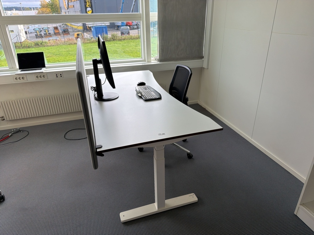 1552394-1 Electric desk, storage cabinet, monitor and computer accessories