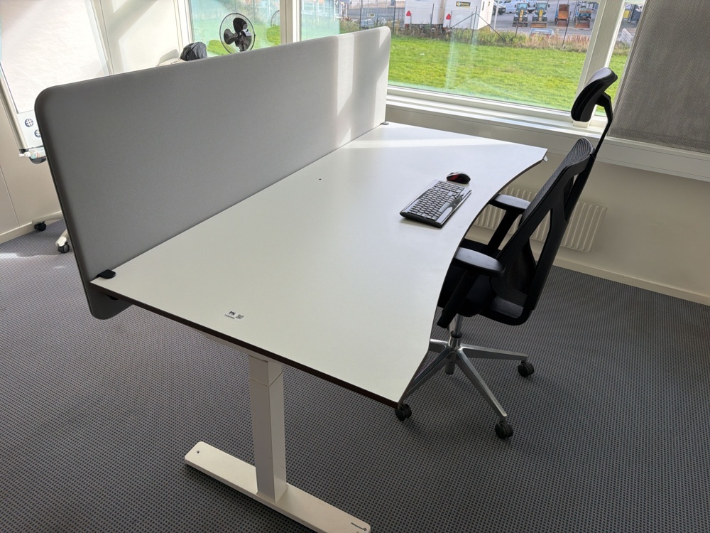 1552395-1 Electric desk, storage cabinet, chair and accessories