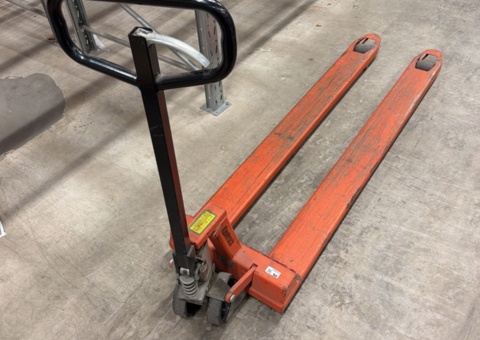 Pallet truck with long forks