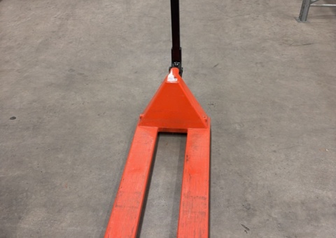 Pallet lifter