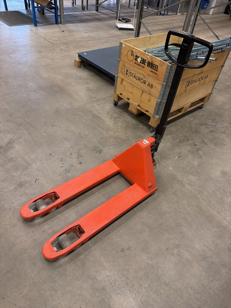1552403-2 Pallet truck - Toyota