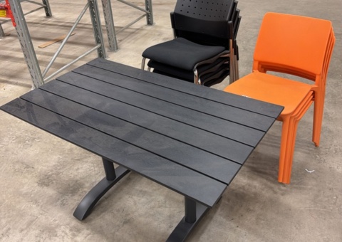 Table with 8 chairs