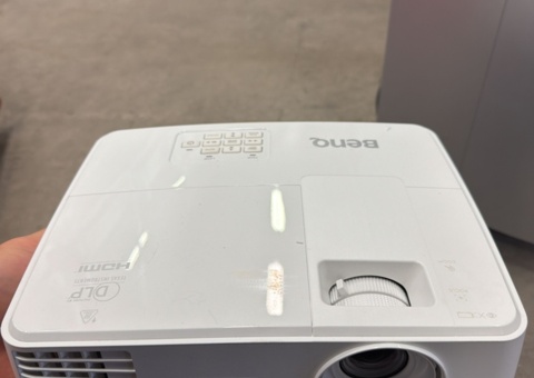 Projector and document shredder - BenQ / Fellowes