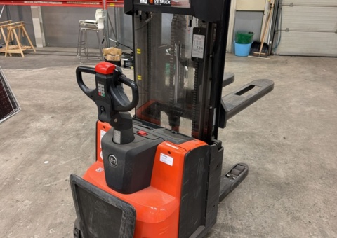 Articulated stacker Toyota -2011