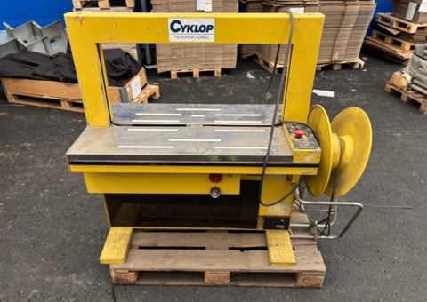 Strapping machine with 2 roller conveyors – Cyklop SS 80