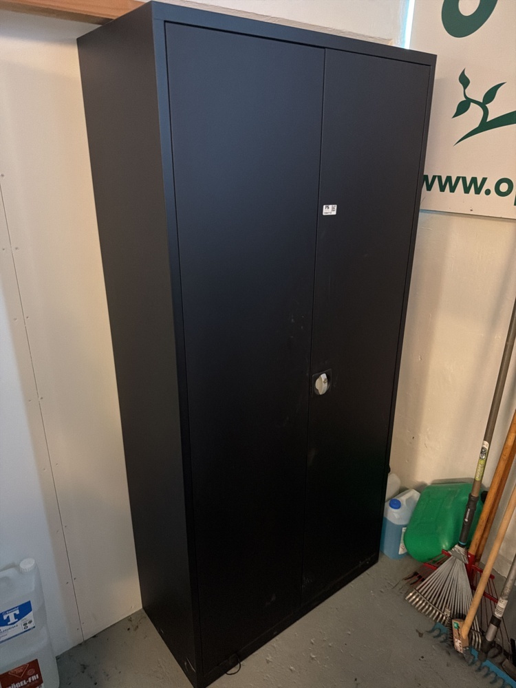 1594713-1 Cabinets, metal shelves and garden tools