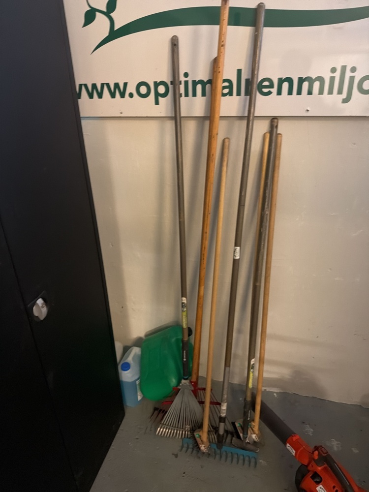 1594713-2 Cabinets, metal shelves and garden tools