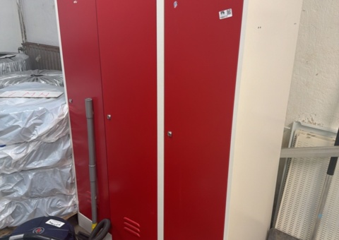 Sheet metal locker with 3 doors