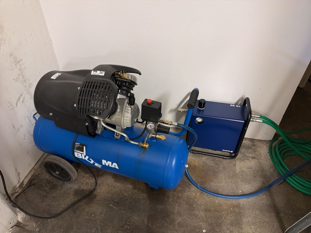 1594723-1 Compressor with air dryer - Biltema Compressor 30V-50 and SR 99
