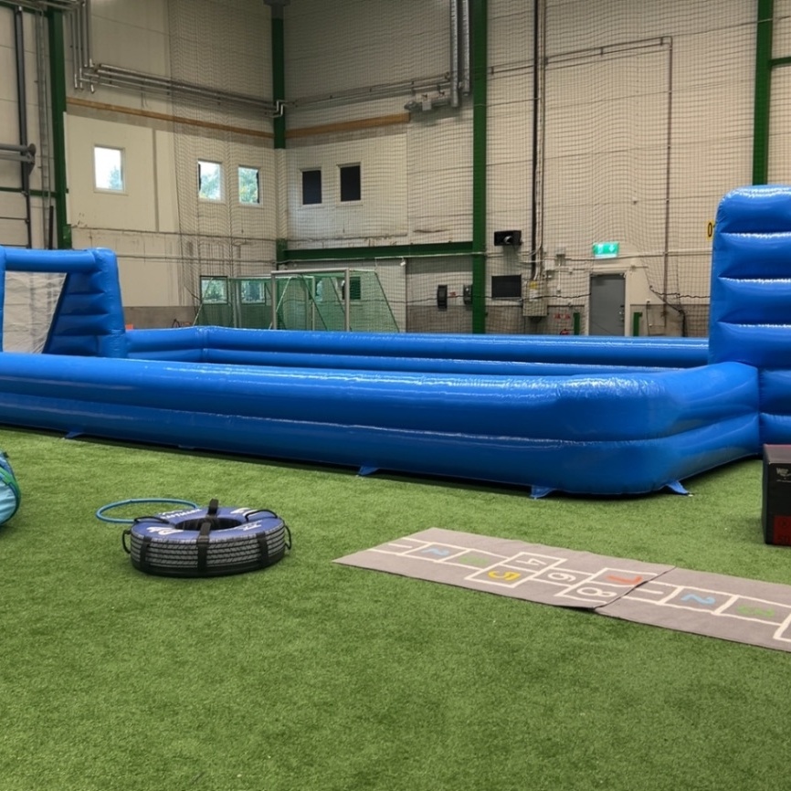 1540074-1 Inflatable football goal with integrated goals - 15 x 10 m