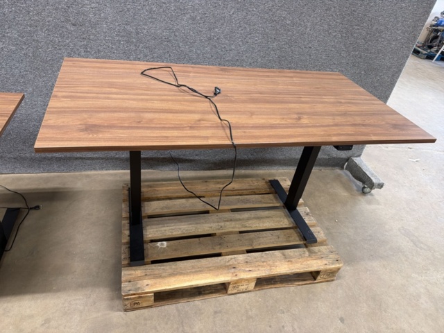 1566463-6 Elektriska skrivbord 2 st med 2 st kontorsstolar