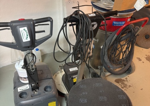 Cleaning machines 3 pcs - Nilfisk, Kärcher and Pullman (Repair item)