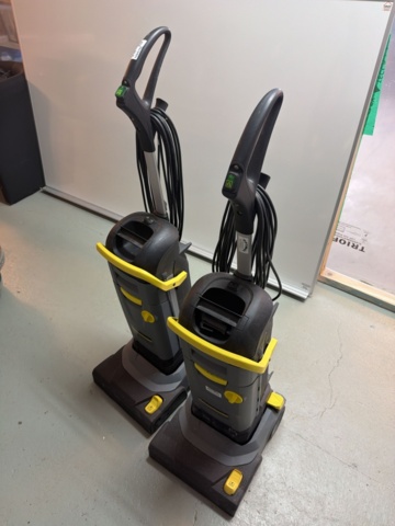 Scrubbers 2 pcs - Kärcher BR 30/4 C (Repair item) - PS Auction - We ...