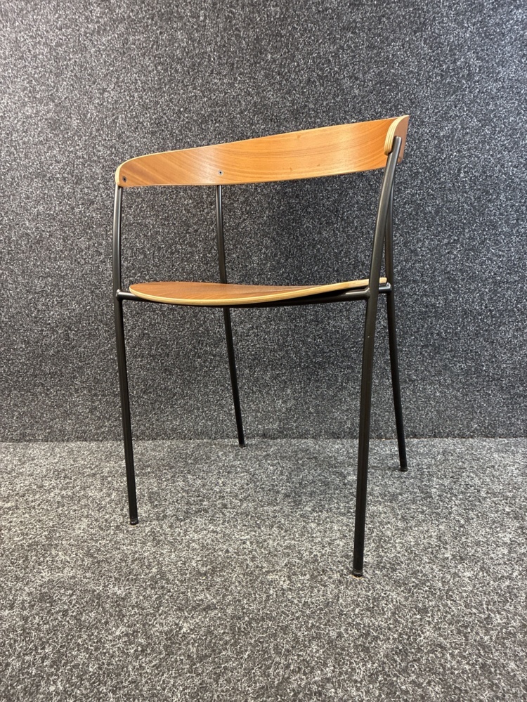 1505304-2 Stol New Works Missing Chair Valnöt