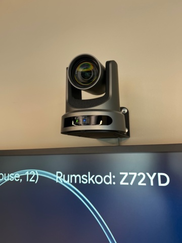1519363-9 Konferenssystem med skärm, kamera, mikrofon och högtalare