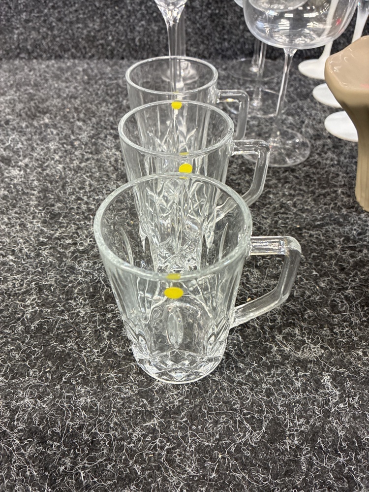 1505318-2 Sortiment med glas och inredning Cooee Design m.m.