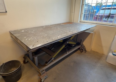 Height-adjustable work table – Silverstone HW1005