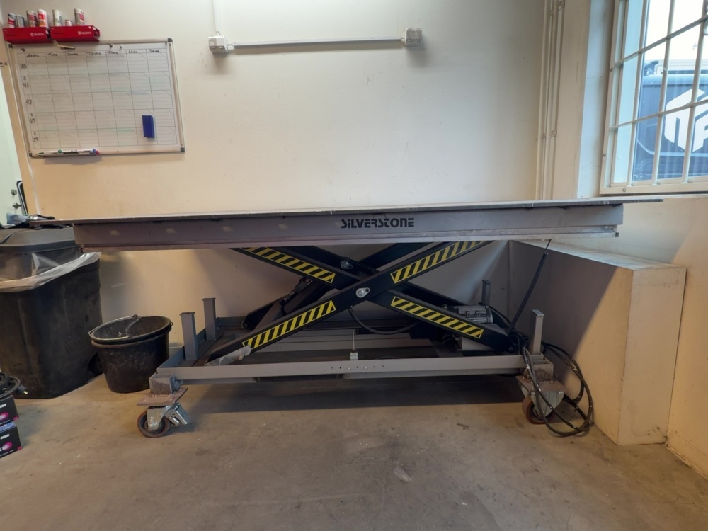 1574864-2 Height-adjustable work table – Silverstone HW1005