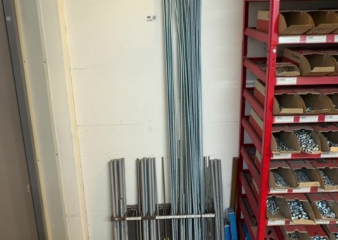 Lot of threaded rods in varying dimensions