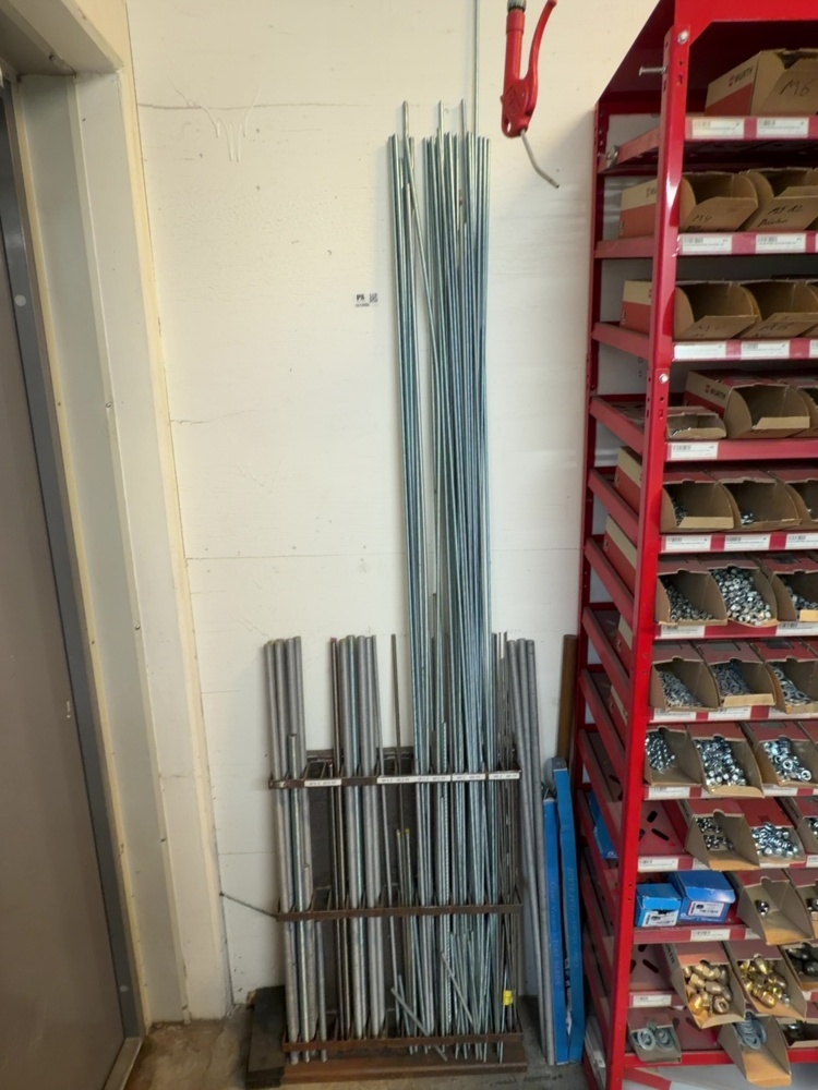 1574865-1 Lot of threaded rods in varying dimensions