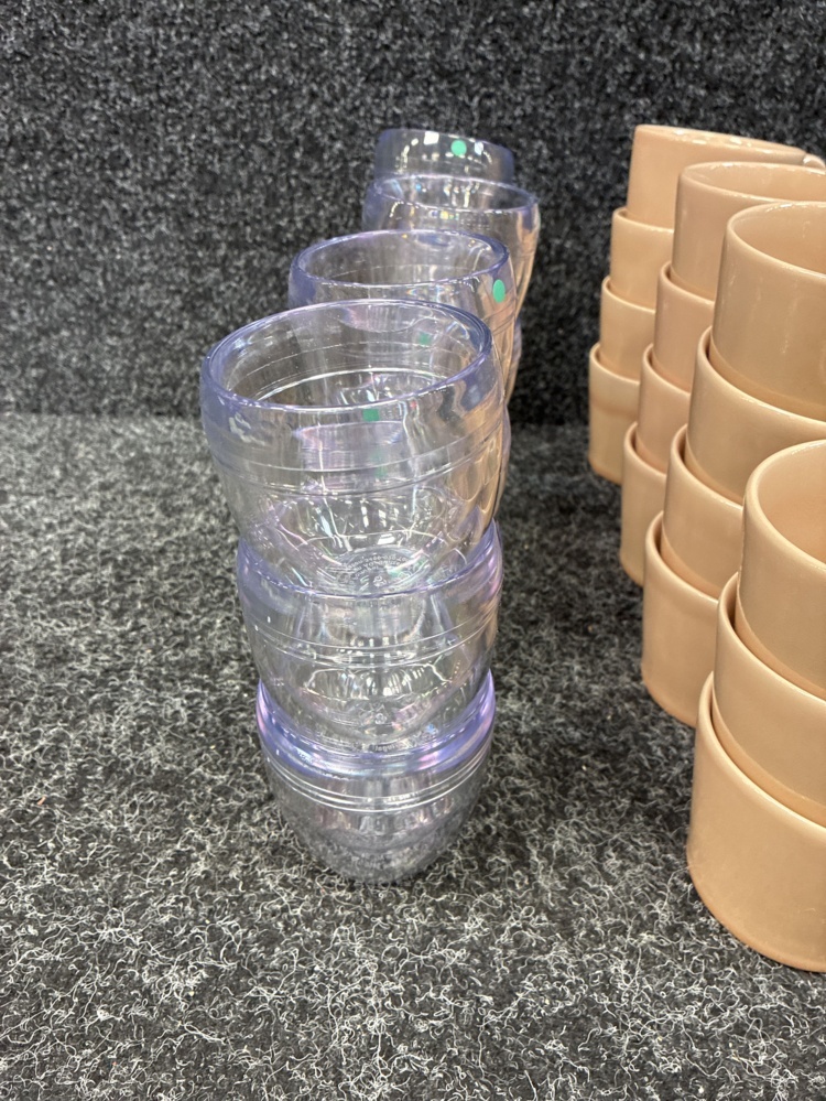 1505319-2 Muggar, skålar och plastglas