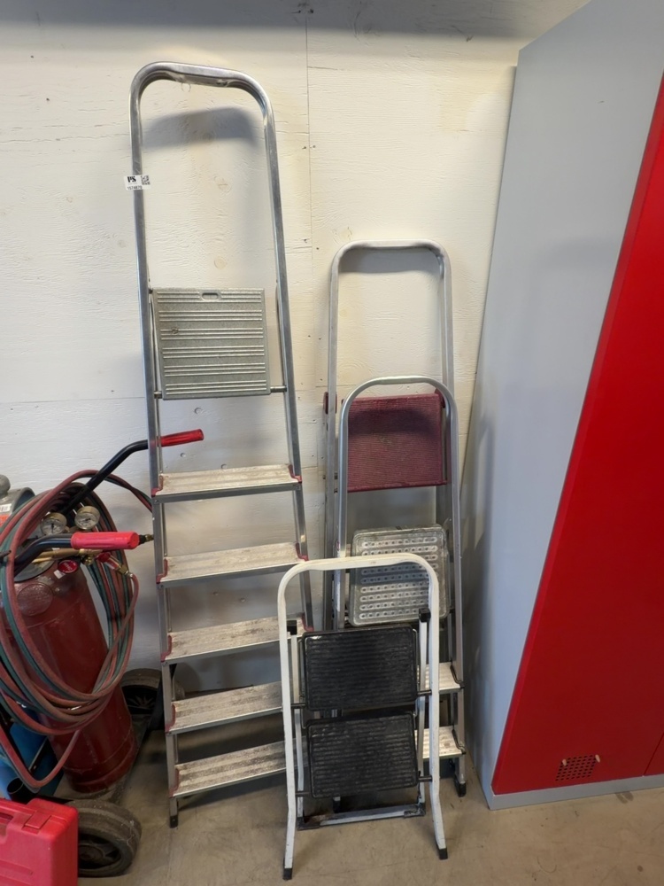 1574870-1 Stepladders – 4 pcs