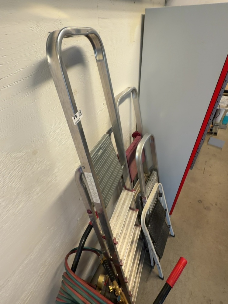 1574870-2 Stepladders – 4 pcs