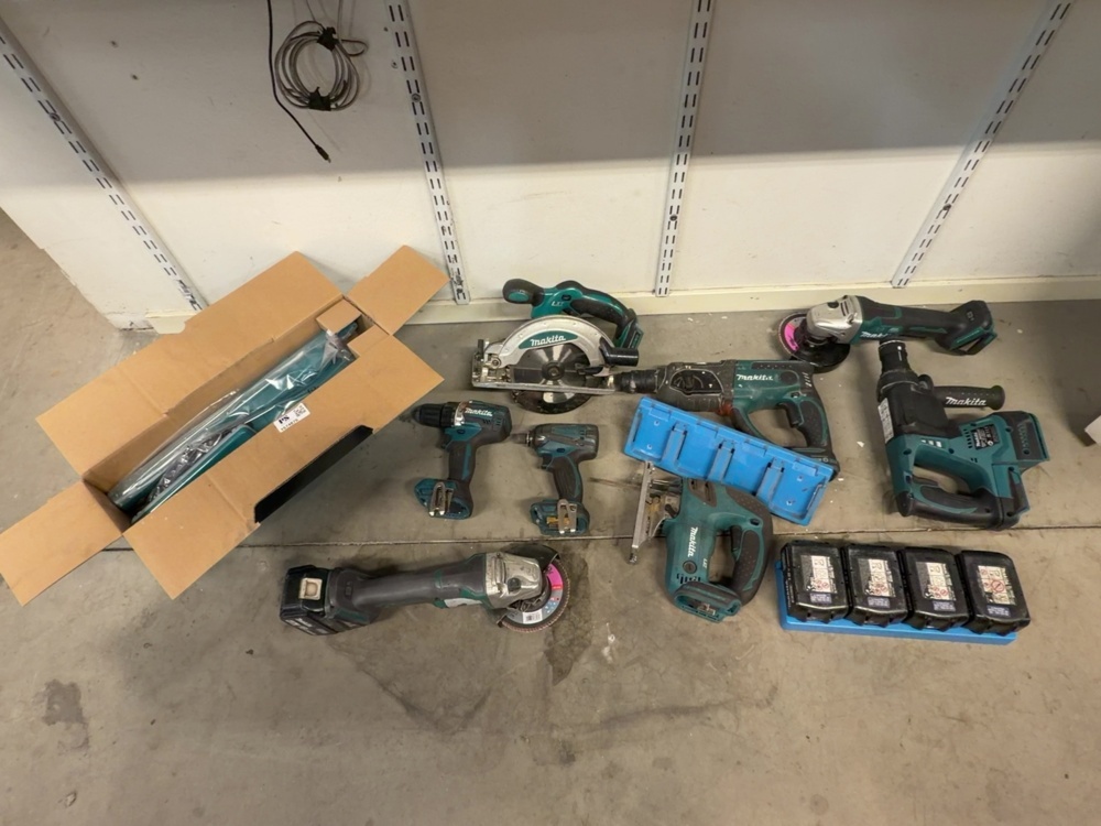 1574876-1 Lot of power tools - Makita