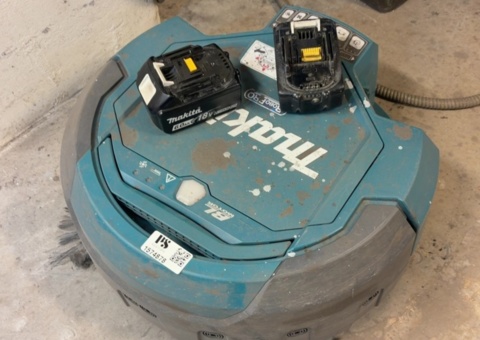 Robot vacuum cleaner – Makita DRC200