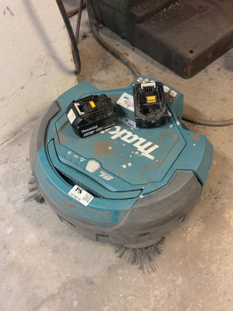 1574878-1 Robot vacuum cleaner – Makita DRC200