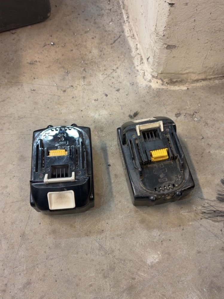 1574878-2 Robot vacuum cleaner – Makita DRC200