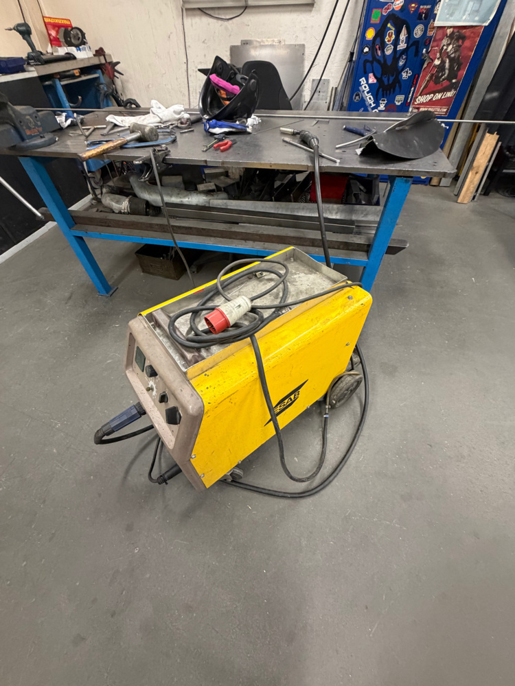 1591975-2 MIG/MAG welder with accessories - ESAB LKB 265