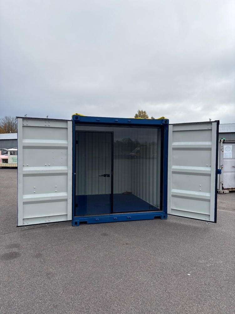 1536140-1 Container 10 fot med glasparti och elinstallation - Container Providers Intl. -2025