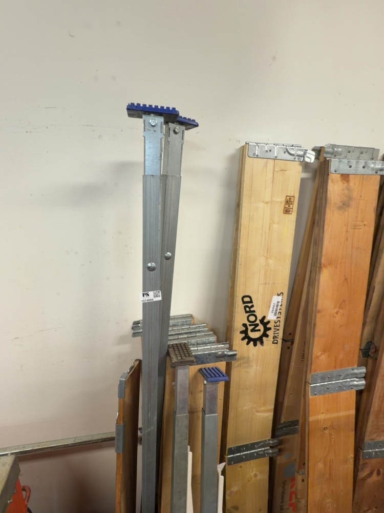 1574886-2 Supports 4 pcs