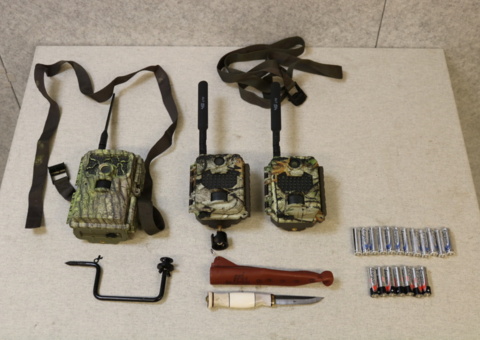 3 pcs Hunting Cameras & Knife