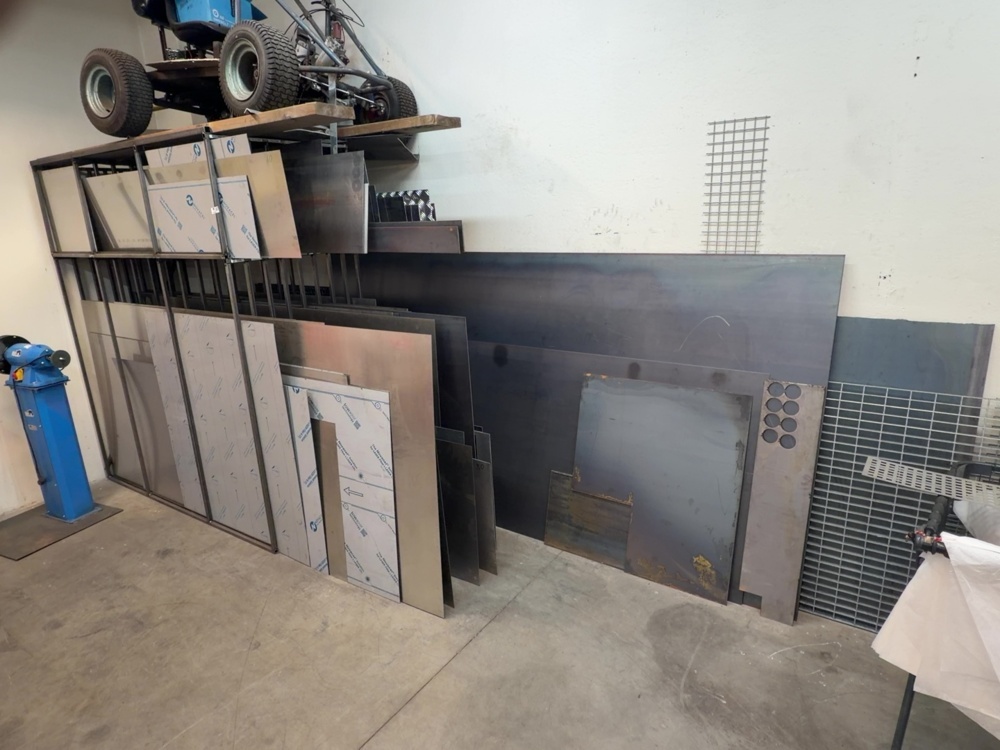1574894-1 Rack with materials