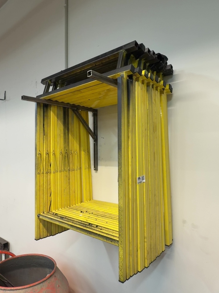 1574898-1 10 Drywall trestles