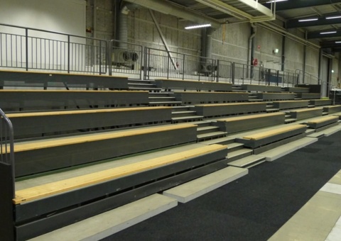 Large grandstand system / extendable grandstand with railings