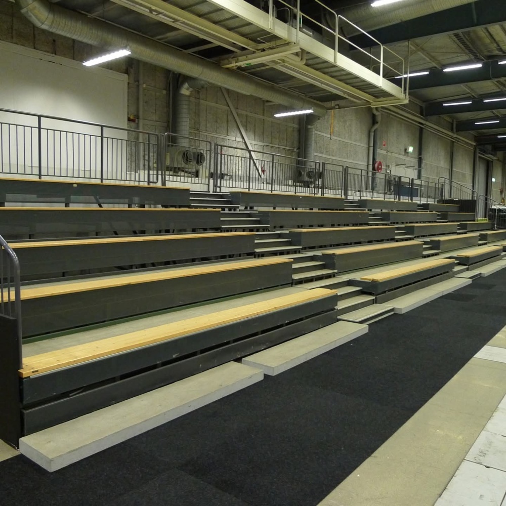 1536143-1 Stort läktarsystem / utdragsläktare med räcken