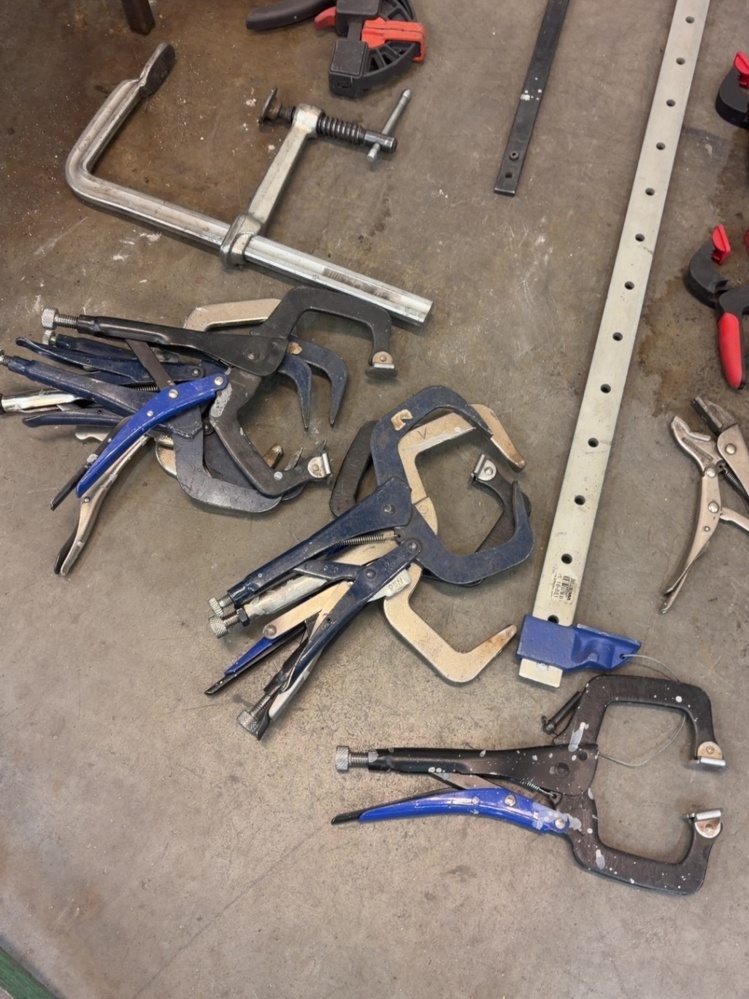 1574905-2 Lot of clamps – 24 pcs