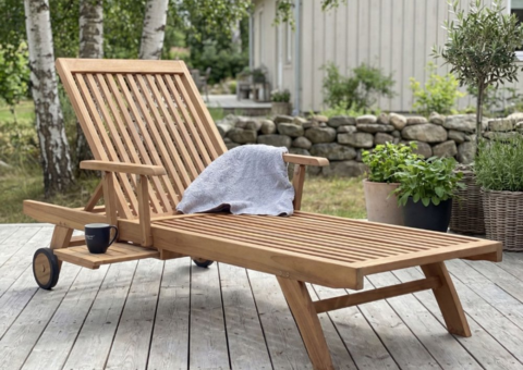 Solstol i teak med hjul och utfällbart hyllplan